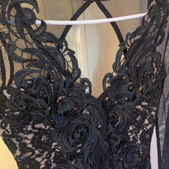 Black dress - Picture 2 of 4